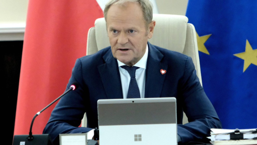 Donald Tusk critică discursul lui Donald Trump privind sprijinul SUA pentru Ucraina