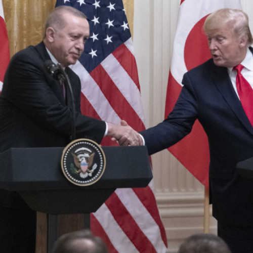Trump: Statele Unite ar putea ridica sancțiunile impuse Turciei dacă renunță la petrolul rusesc