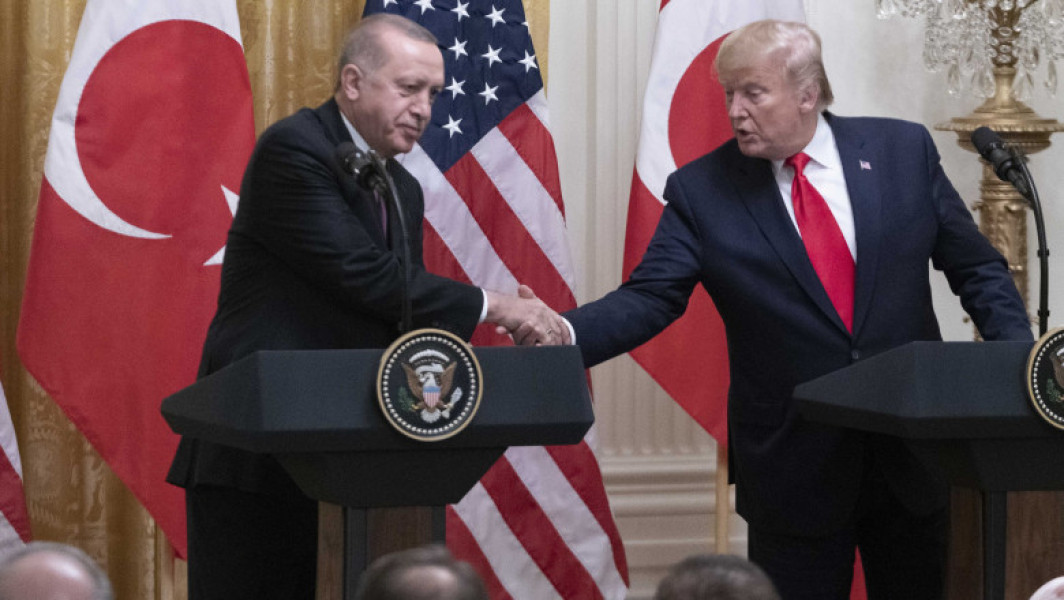 Trump: Statele Unite ar putea ridica sancțiunile impuse Turciei dacă renunță la petrolul rusesc