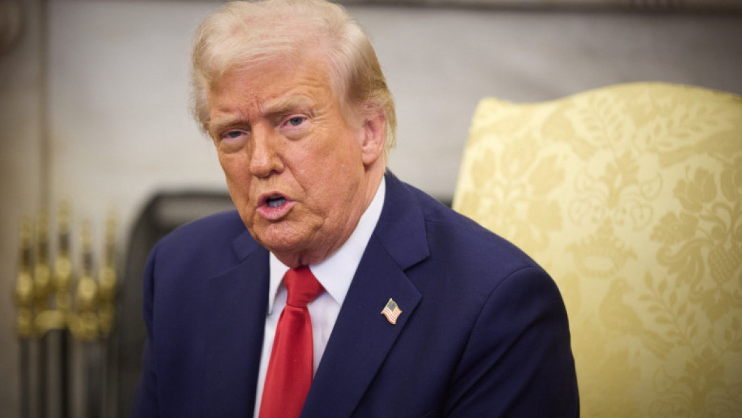 Donald Trump cere concedierea unei foste oficiale Biden angajate de Microsoft