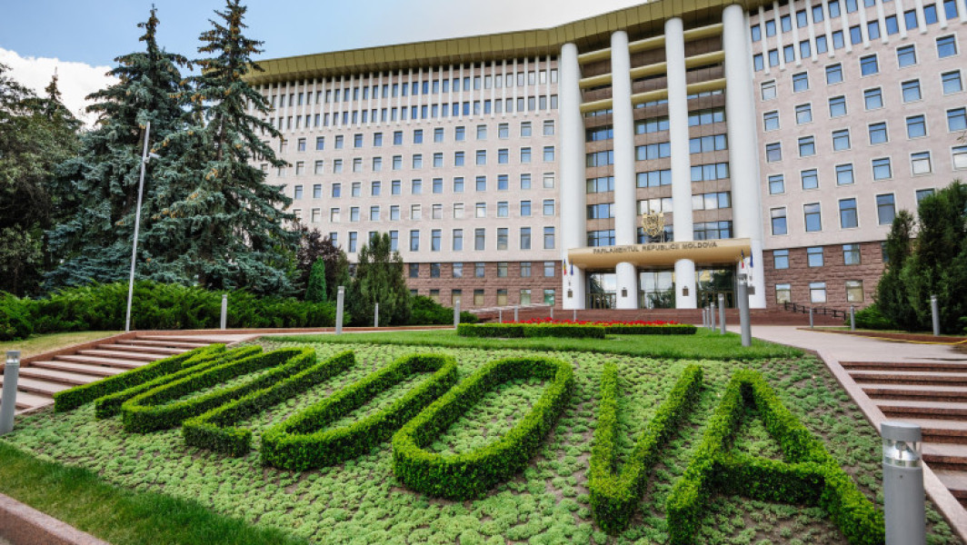 Moldovenii au votat pentru viitorul politic între UE și influența Rusiei