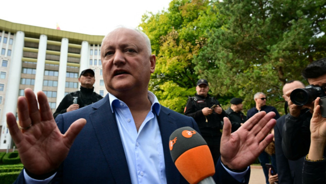 Igor Dodon și Blocul Patriotic contestă victorie PAS în fața Parlamentului de Chișinău