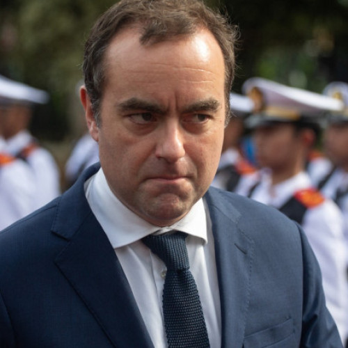 Premierul Sebastien Lecornu, acuzat că ar fi indus în eroare despre diploma de master