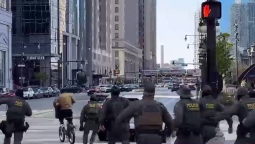 Zece agenți de imigrări eșuează în urmărirea unui bărbat în Chicago