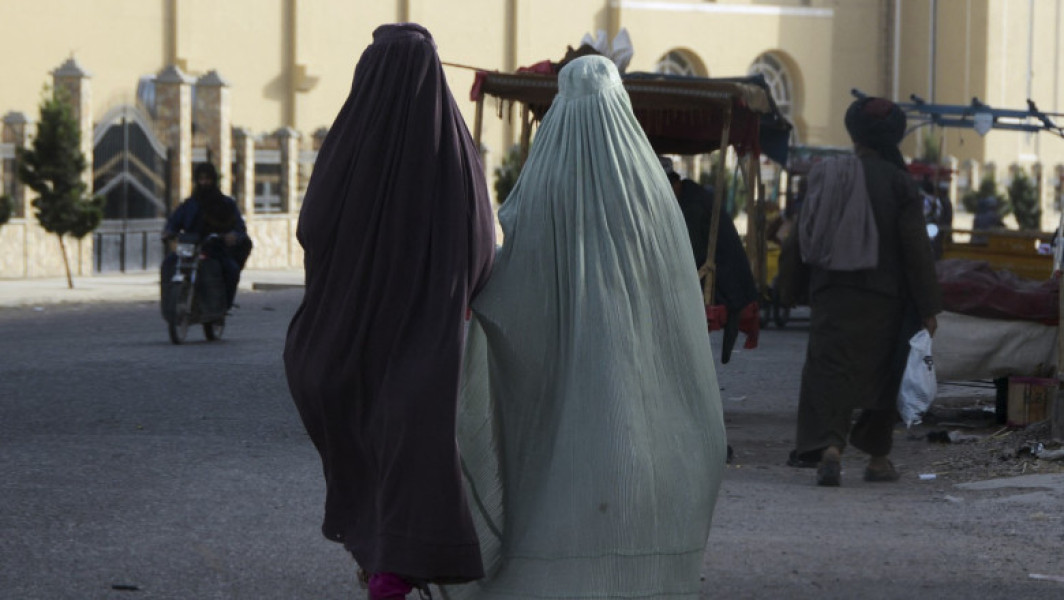 Talibanii întrerup complet internetul și telefonia mobilă în Afganistan