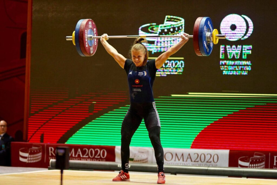 Mihaela Cambei a cucerit o medalie de aur și două de argint la Mondialele de haltere