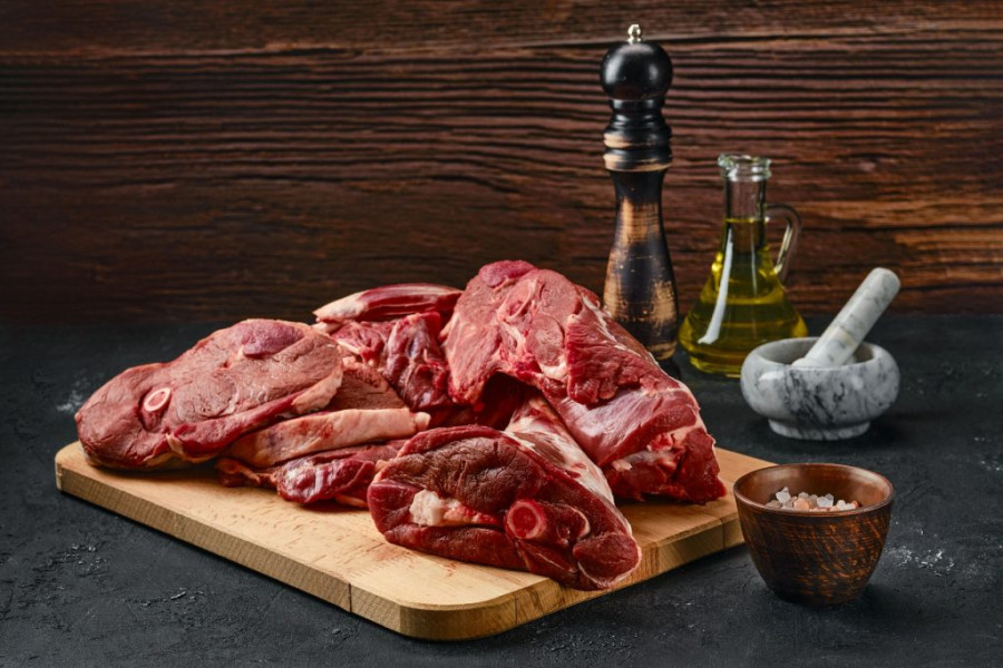 Studiu recomandă reducerea consumului de carne pentru prevenirea a 15 milioane de decese anuale