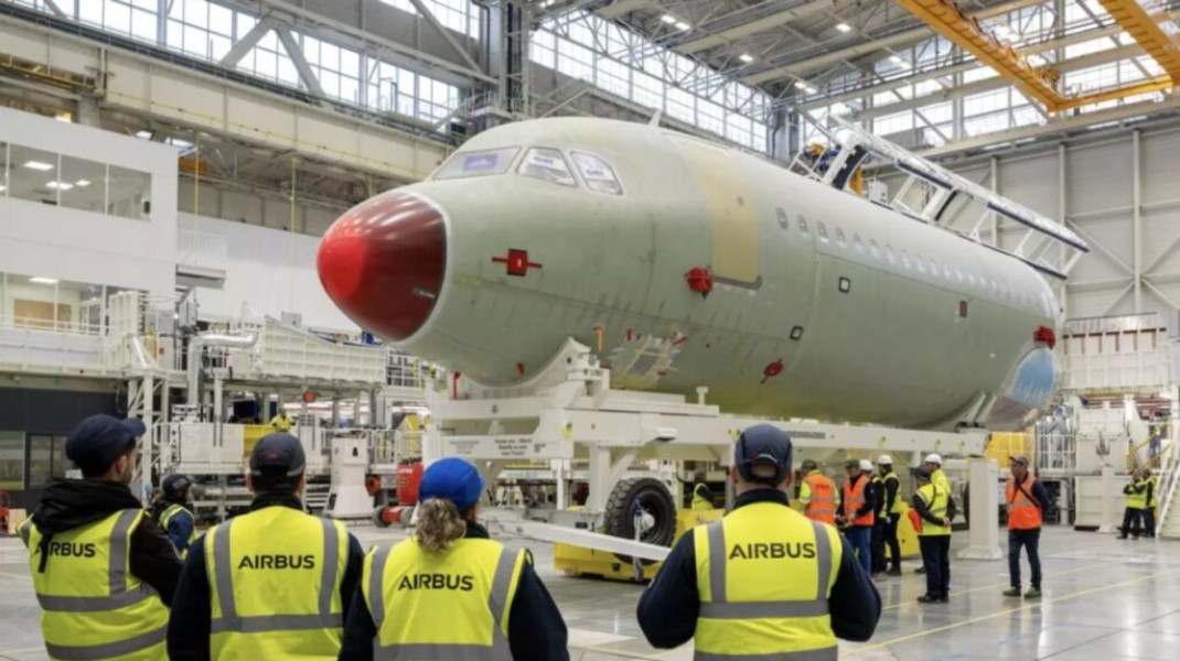Airbus depășește Boeing și devine lider în vânzarea avioanelor cu fuselaj îngust