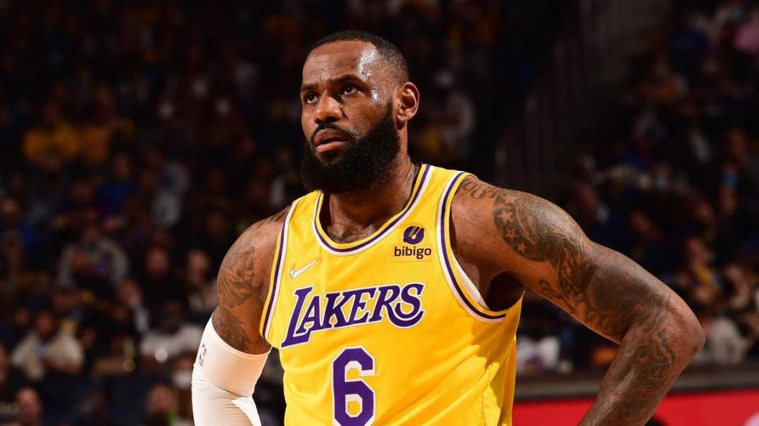 LeBron James confirmă parteneriatul cu Hennessy în locul unei retrageri