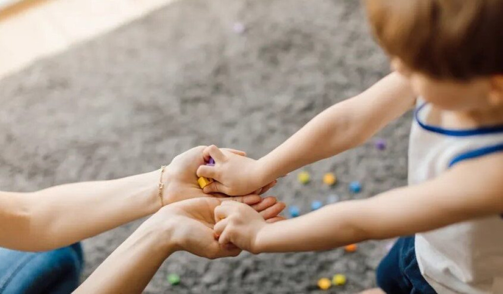 Semnele timpurii ale autismului apar în jurul vârstei de un an