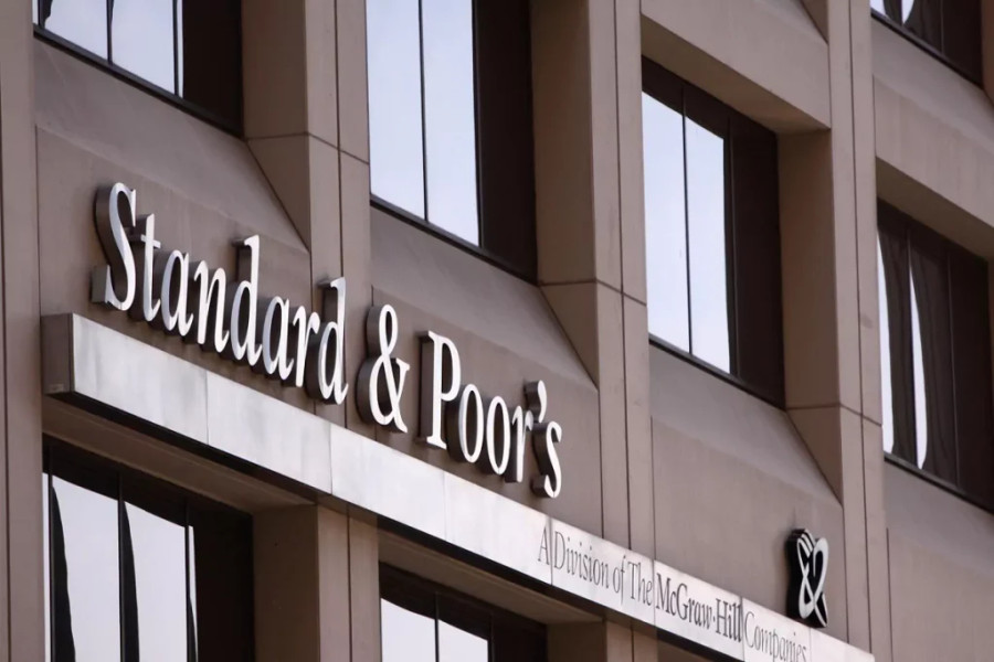 S&P confirmă ratingul României la BBB- cu perspectivă negativă