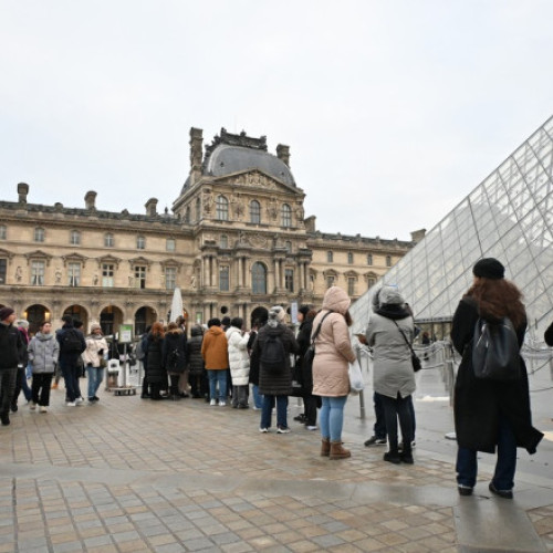 Jaf de amploare la Muzeul Luvru din Paris cu bijuterii furate