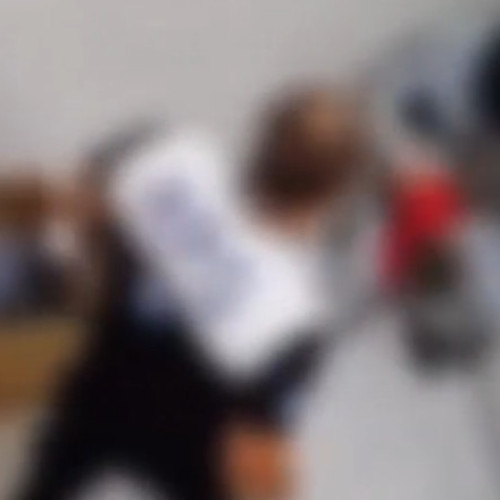 Agent de securitate reținut după ce ar fi lovit un bărbat acuzat de furt în mall