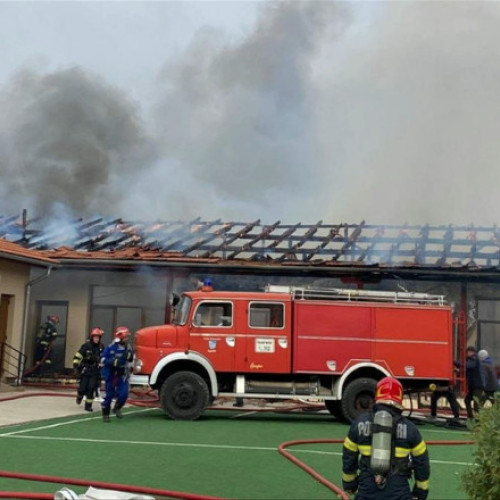 Incendiu la școala din Lovrin, evacuări și intervenție a pompierilor
