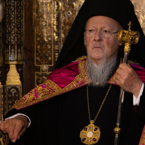 Patriarhul Ecumenic Bartolomeu I, decorat la Palatul Cotroceni de Nicuşor Dan