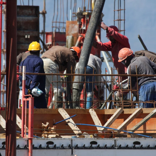 Pericol de 50.000 de concedieri în sectorul construcțiilor în următoarele 6 luni