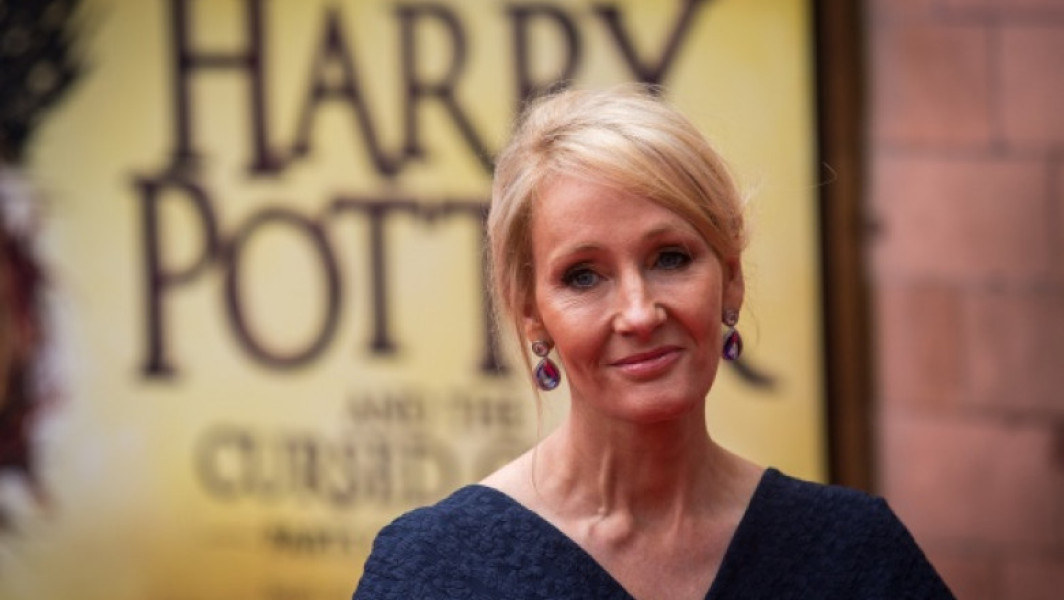 Guvernul britanic consideră că J.K. Rowling nu ar trebui arestată pentru opiniile sale faţă de persoanele transsexuale