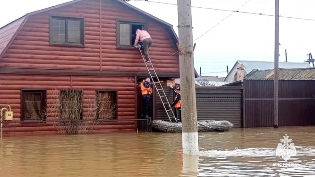Inundațiile devastatoare au afectat regiunile Rusiei. Mii de oameni au fost evacuați din cauza apei. Așa ceva nu s-a mai văzut în ultimele decenii în Orenburg și Orsk.