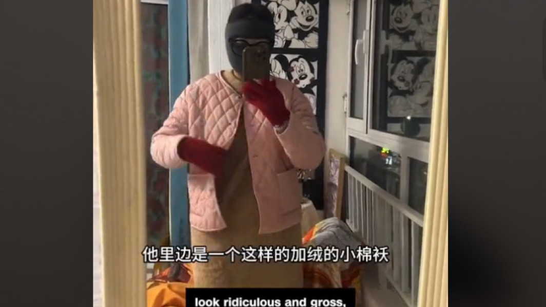 „Am salariu mic și colegi urâți”. Tinerii chinezi merg la birou în pijama, haine rupte și papuci cu blăniță, iar tendința s-a viralizat