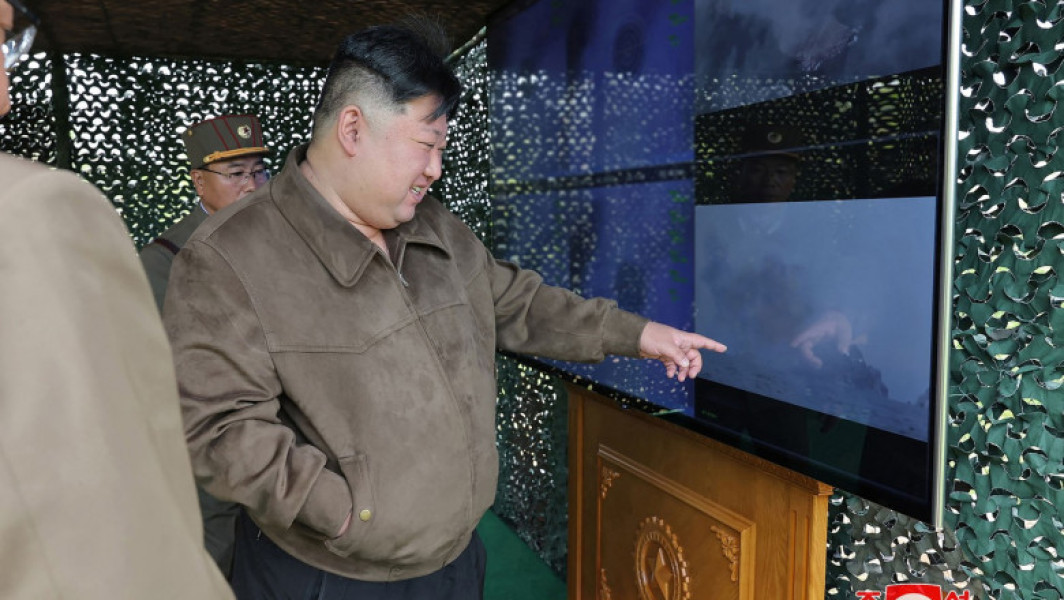 Foto Kim Jong Un a condus o primă simulare de "contraatac nuclear" și a fost "foarte satisfăcut" de rezultat