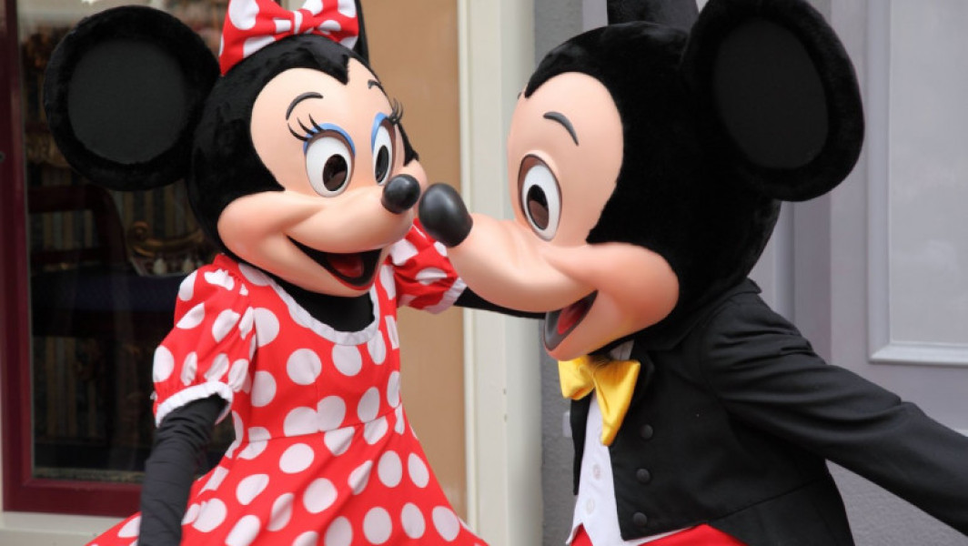 Un român arestat în Bologna pentru jafuri comise în costumul lui Mickey Mouse - suspectul avea alături un complice îmbrăcat în Minnie Mouse