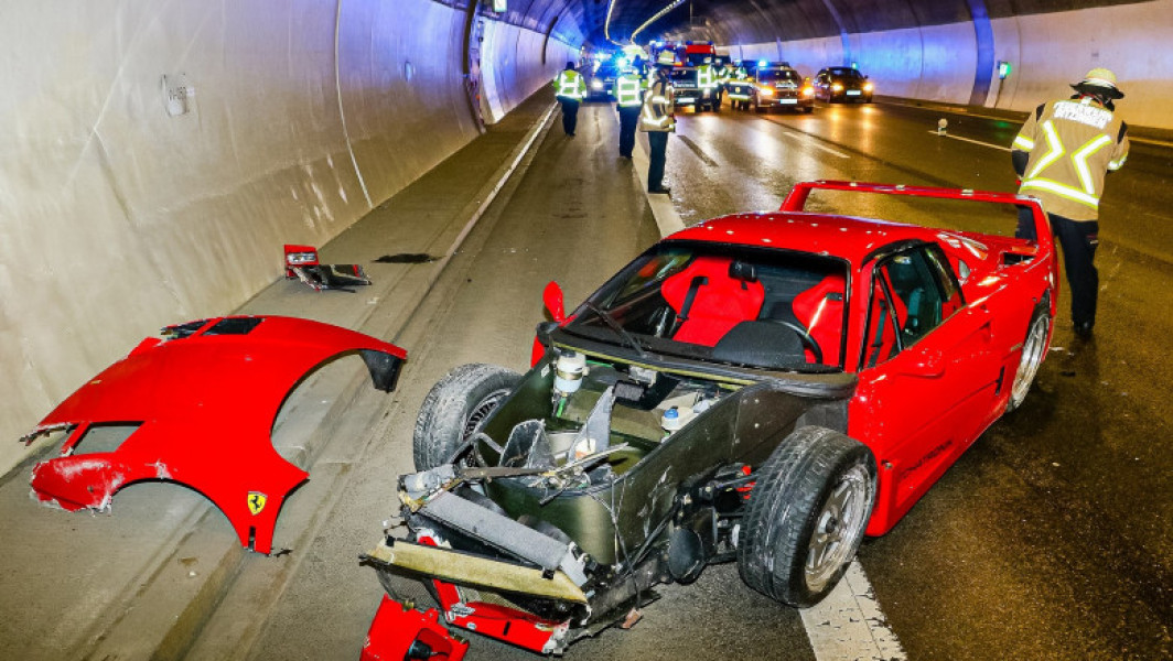 Angajat distrugor de Ferrari de 3 milioane de euro în Germania: Mașina luxoasă a fost făcută praf în timpul unei expoziții.