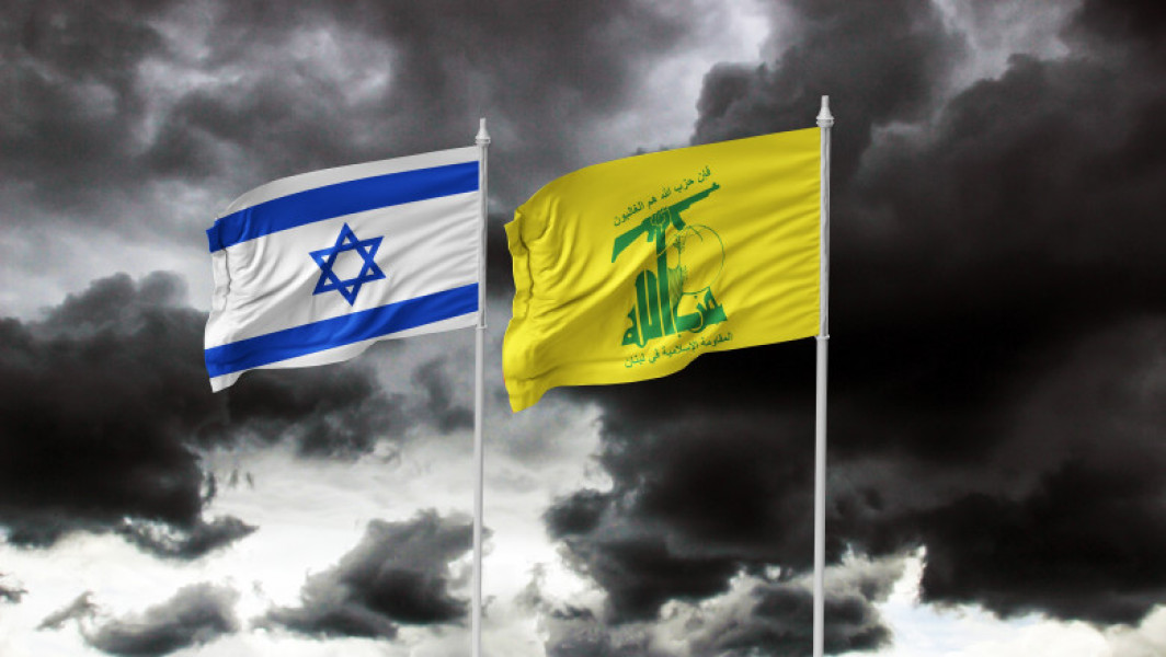 Hezbollah Lansează Zeci de Rachete în Răspuns la Atacuri Inamice - Civili Ucişi în Confruntări Violente