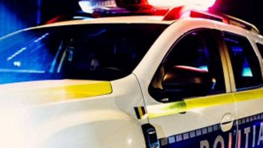 Femeie decedată într-un grav accident în Mehedinţi, în care au fost implicate un autoturism şi un TIR, informează Inspectoratul pentru Situaţii de Urgenţă (ISU).