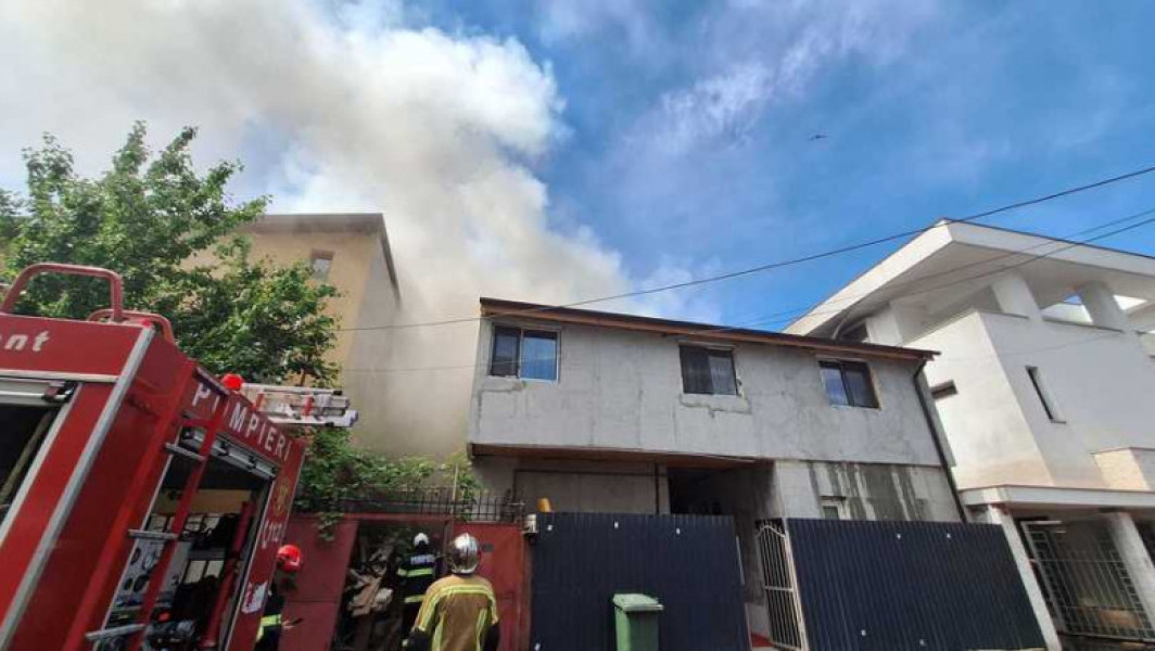 Un mort în urma unui puternic incendiu la o casă din Sectorul 2 al Capitalei