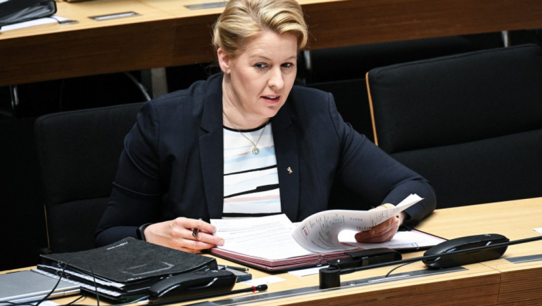 SENATOAREA GERMANĂ LOVITĂ ÎNTR-O BIBLIOTECĂ: FOST PRIMAR AL BERLINULUI A AJUNS LA SPITAL
