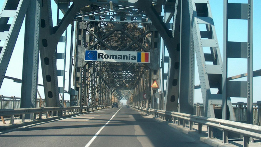 Lucrări de asfaltare pe Podul Prieteniei dintre PTF Giurgiu și Ruse. Traficul va fi afectat pentru o bandă
