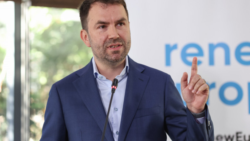 Cătălin Drulă, liderul USR, anunță că este candidatul natural al Alianței Dreapta Unită pentru Președinția României. O decizie va fi luată după alegerile din 9 iunie.