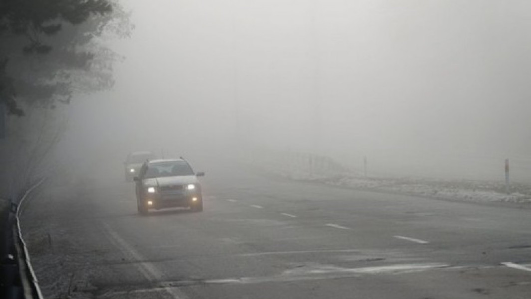Avertizare cod galben de ceaţă densă în nouă judeţe vineri dimineaţa: până la ora 11:00 în mai multe oraşe, vizibilitate scăzută sub 50 de metri.