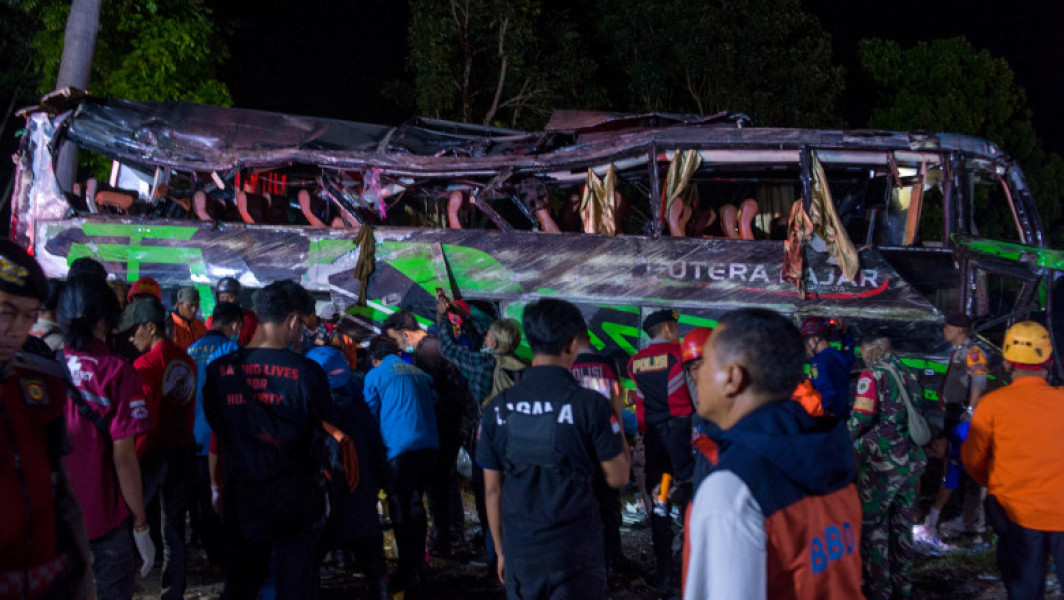 Tragedie pe insula Java: Elevi și profesor se pierd în accidentul autobuz școlar