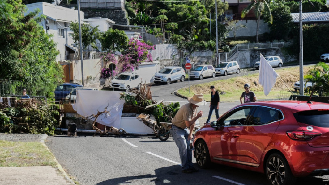 Trei români au anunţat autorităţile că se află în Noua Caledonie, devastată de revolte și violențe. Precizările Ministerului de Externe