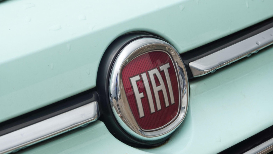 Peste 130 de mașini Fiat au fost sechestrate de poliția italiană din cauza unui simplu abțibild