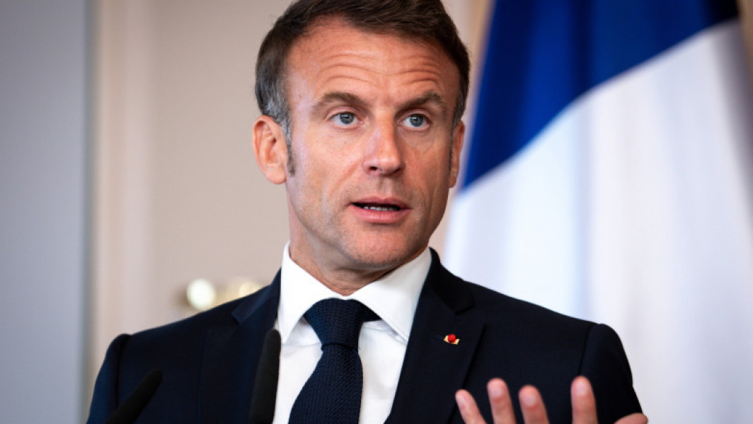 Emmanuel Macron merge de urgenţă în Noua Caledonie, într-o încercare de a calma spiritele în insula devastată de rebeli