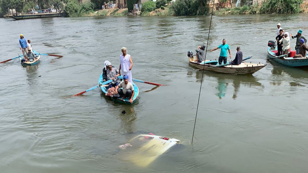 Mai mulţi morţi în Egipt după ce un microbuz a căzut de pe feribot în Nil