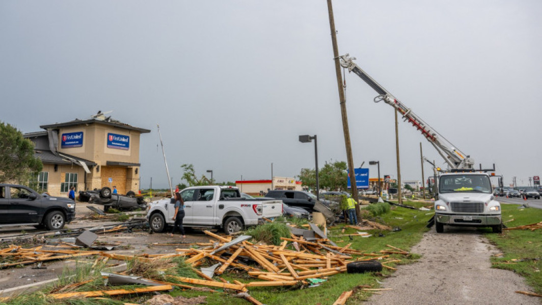Tornadele au făcut ravagii în SUA! Cel puțin 15 morți și zeci de răniți în trei state