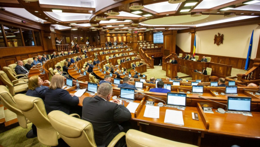 Parlamentul de la Chişinău a denunțat oficial „genocidul” rusesc din Ucraina. Partidele opoziţiei proruse au boicotat votul