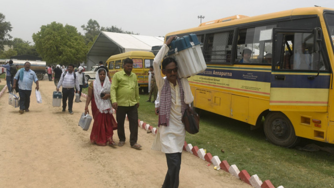 Galerie Foto India se topește: Cel puțin 15 oameni au murit din cauza caniculei în doar 24 de ore