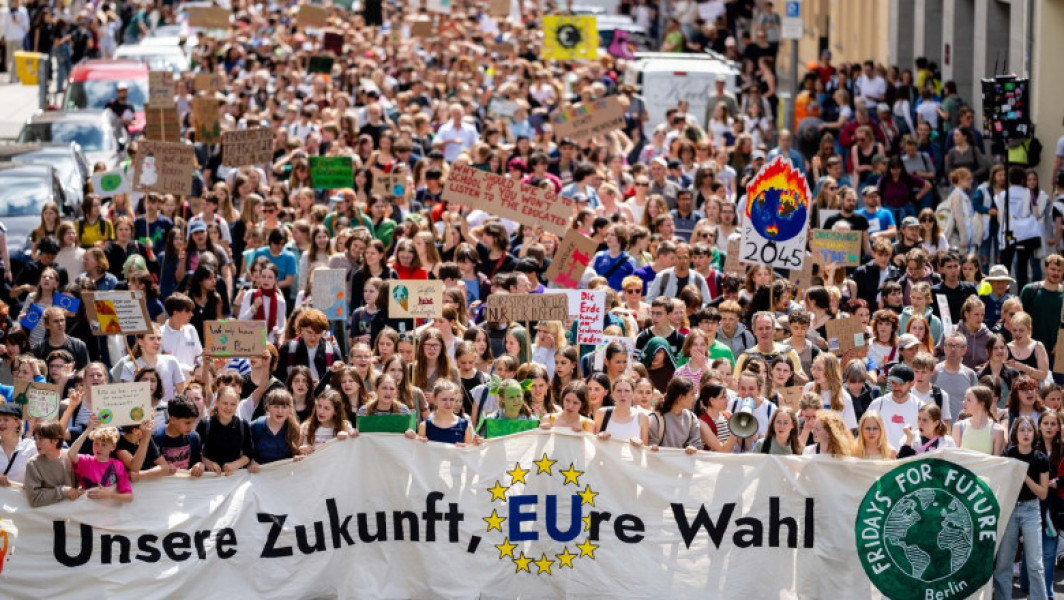Protest uriaș al activiștilor de mediu în 127 de orașe din UE, înainte de alegerile europarlamentare