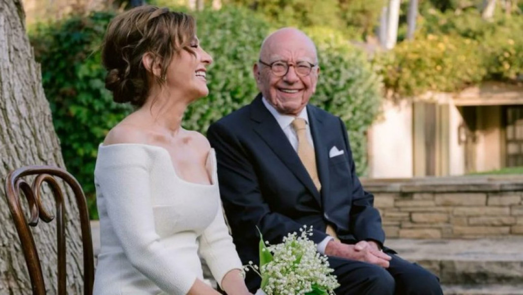 Rupert Murdoch s-a căsătorit pentru a cincea oară. Cu câți ani este mai tânără soția magnatului media în vârstă de 93 de ani