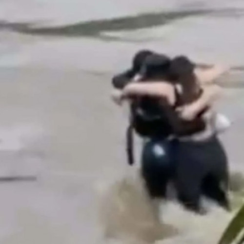 Tragedie în Italia - Tinerii români surprinși în timp ce se îmbrățișau înainte de a fi încercați de viitură
