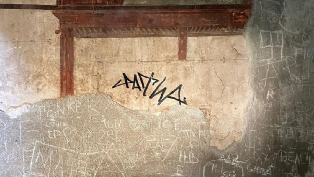 Turistul olandez care a vandalizat o casă antică din Italia, arestat și obligat să plătească reparațiile