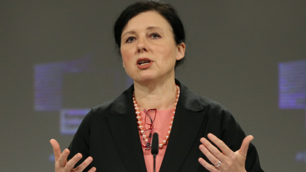 Dezinformarea rusească vizează în mod constant Franța, Germania și Polonia, afirmă comisarul european Vera Jourova