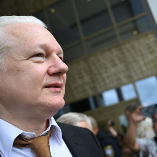 Guvernul Statelor Unite acuza fondatorul WikiLeaks, Julian Assange, de punerea oamenilor in pericol