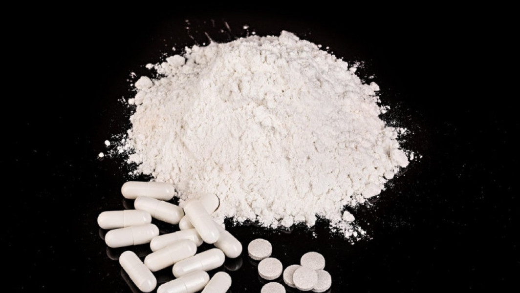 Captură impresionantă de precursori chimici în Italia: Producția de milioane de pastile de Ecstasy prevenită