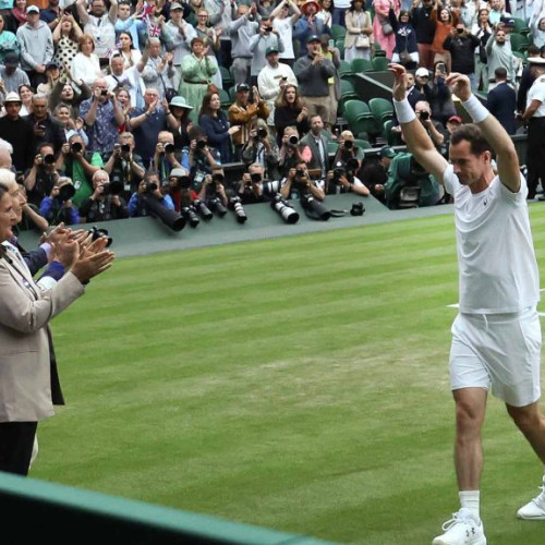 VIDEO Imagini emoţionante la Wimbledon: Andy Murray, omagiat după ce a pierdut la dublu masculin la ultima sa participare la turneu